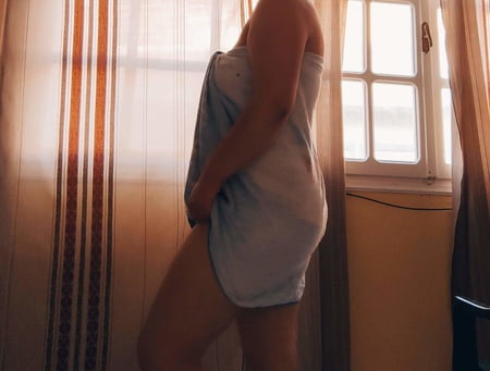 my naughty wife foto for you to fapp and enjoy         