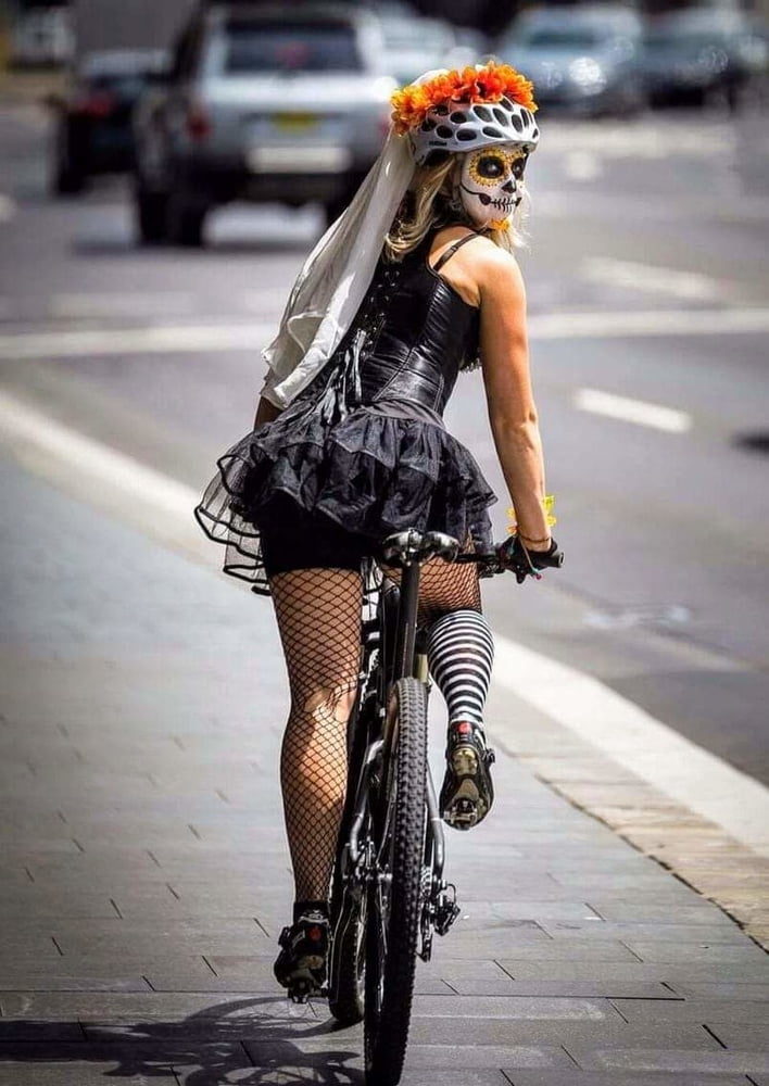 Cycling Distractions - 374 Photos 