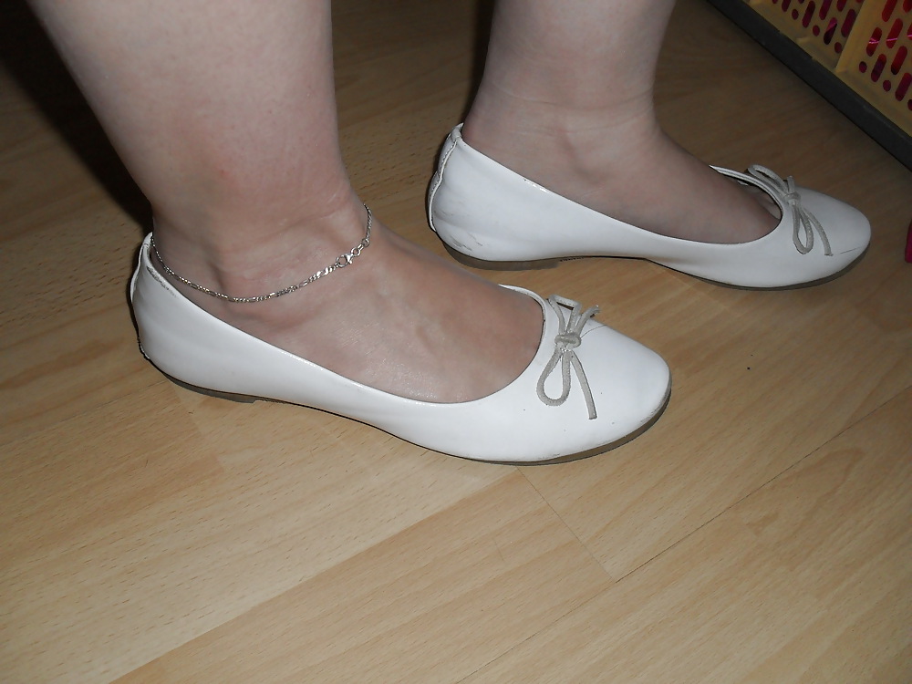 Porn image Wifes high heels shoes flats ballerinas feet 1