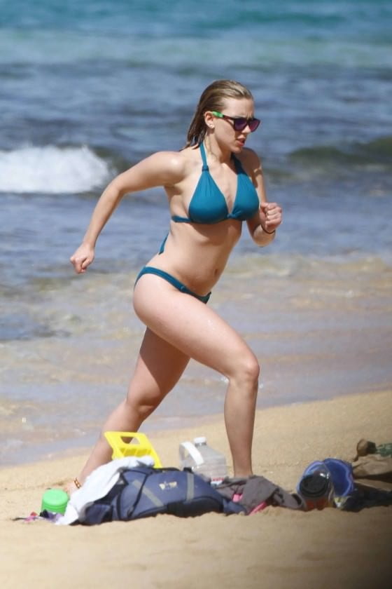 Scarlett johansson bikini photos