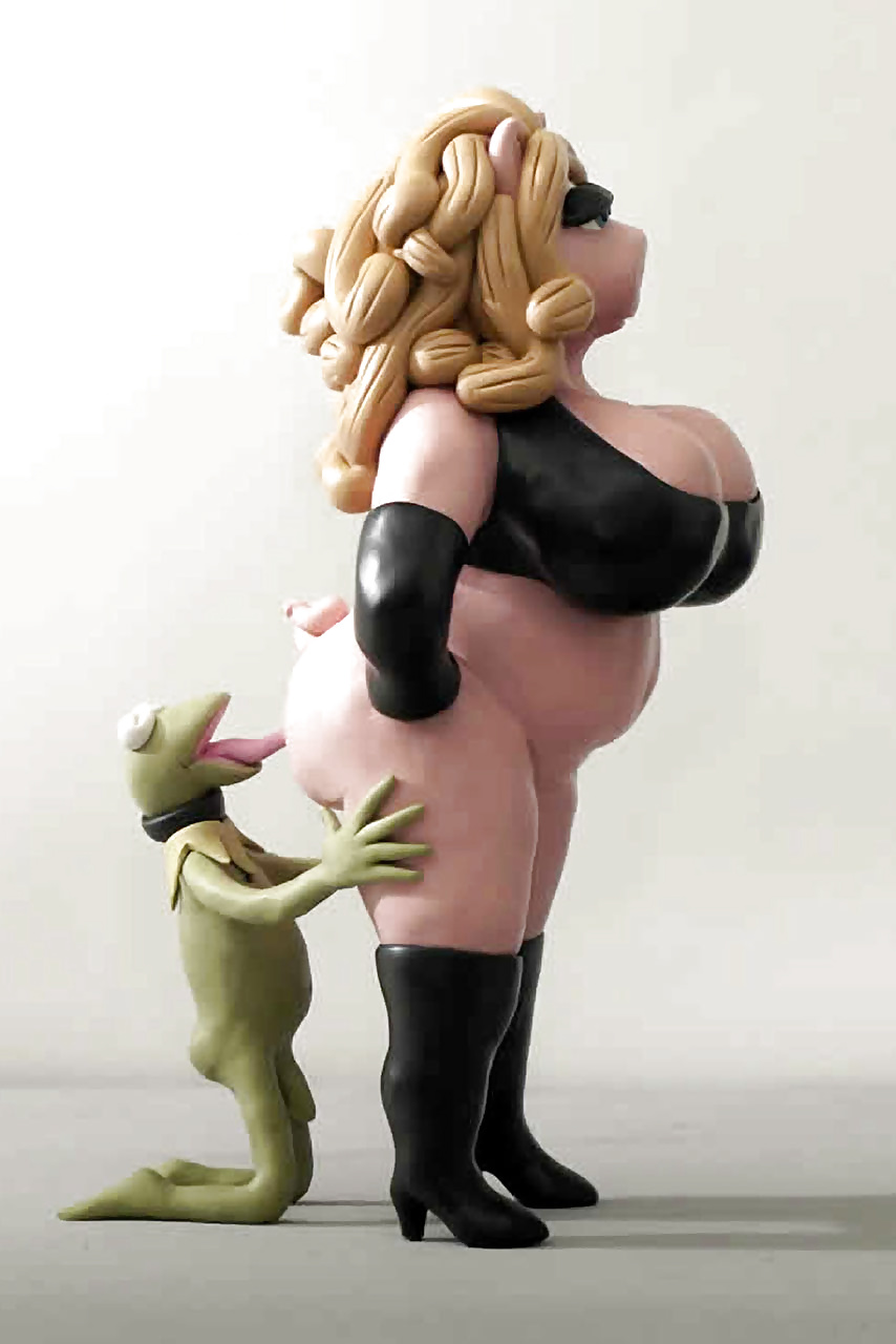 Kermit the frog and miss piggy bdsm