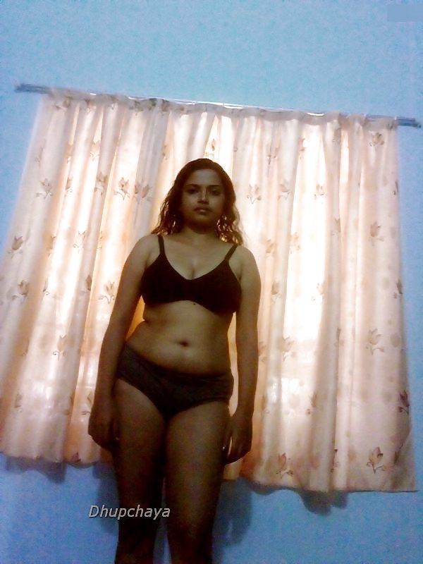 Porn image Hot looking Mallu babe posing in bra panty