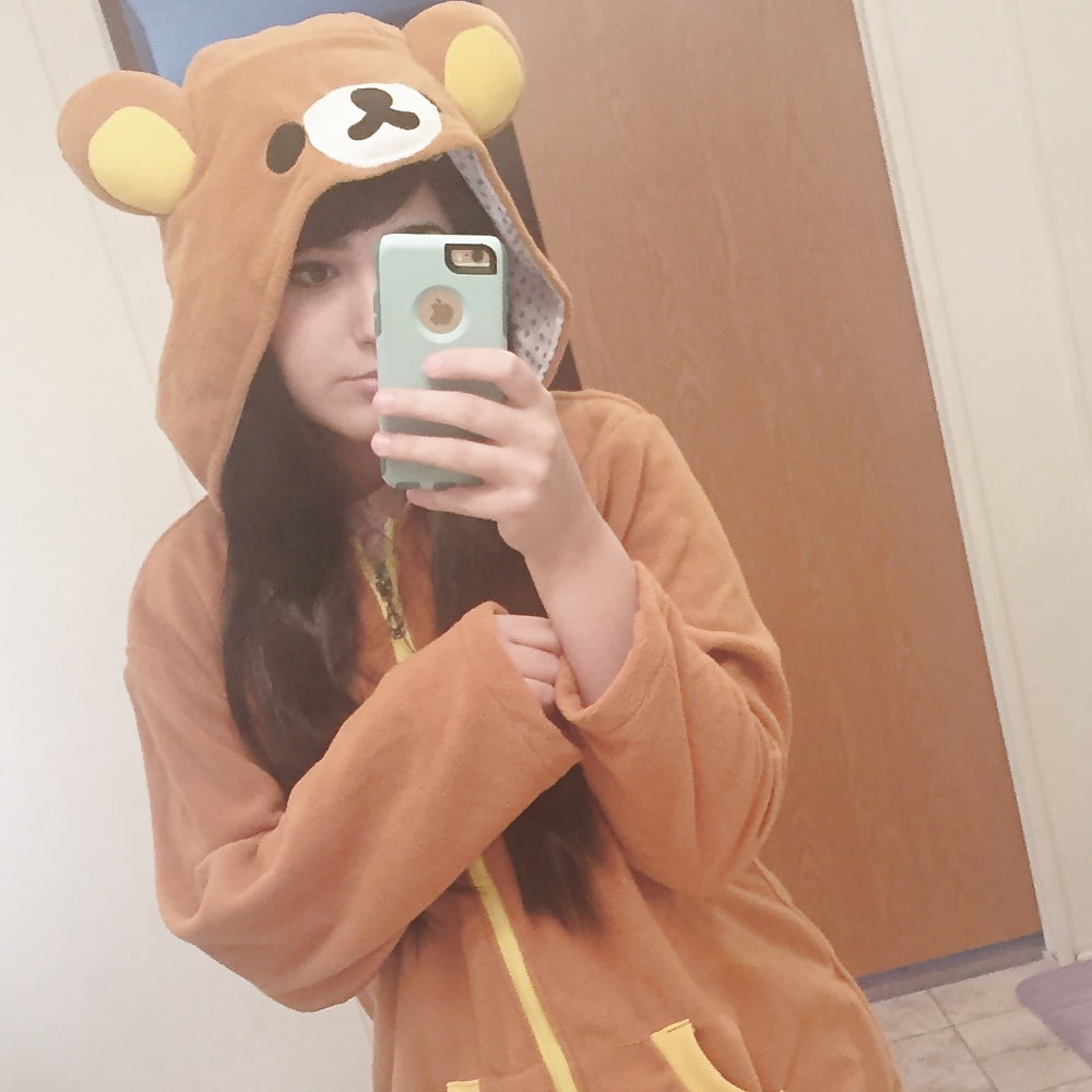 Porn image Cute Teen aka BabyBearAttack Selfies