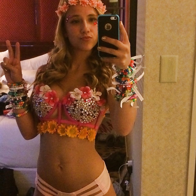 Porn image Blonde College Party Girl