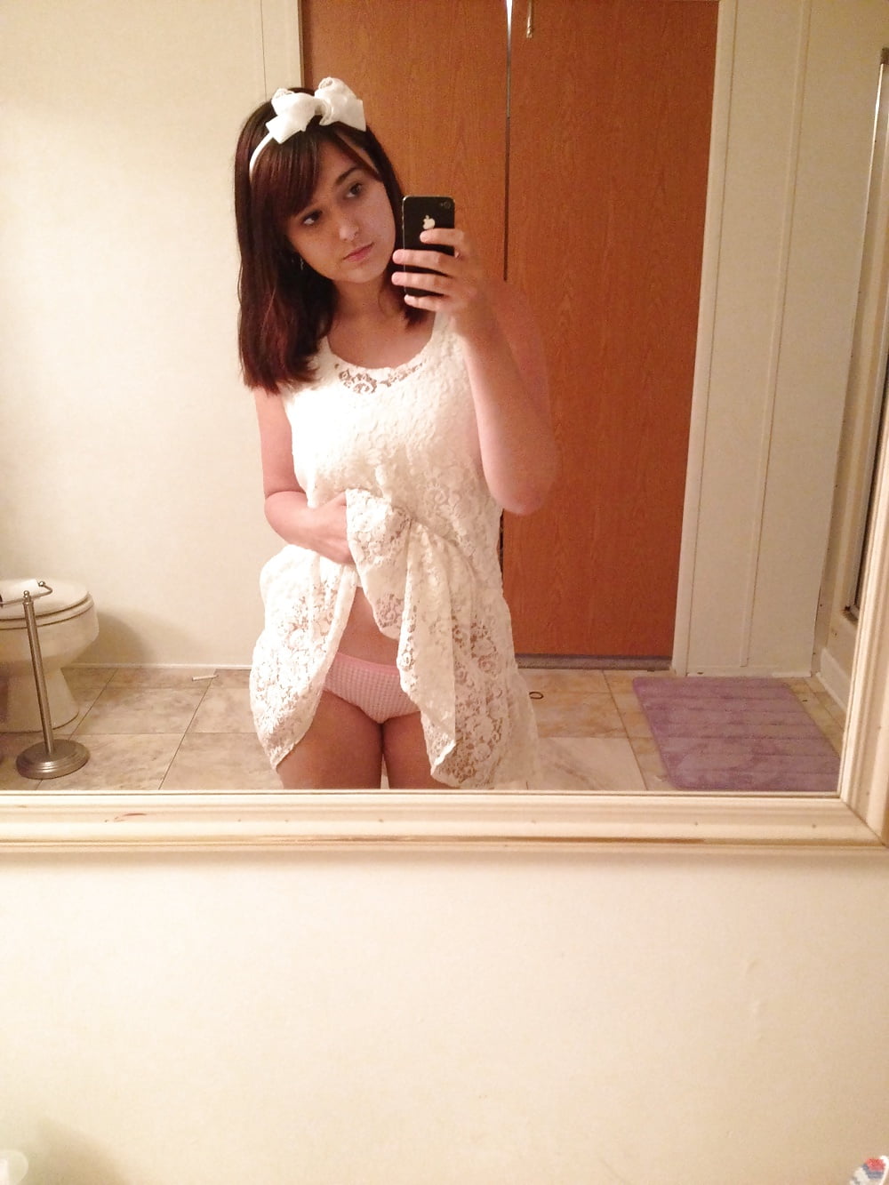 Porn image Cute Teen aka BabyBearAttack Selfies