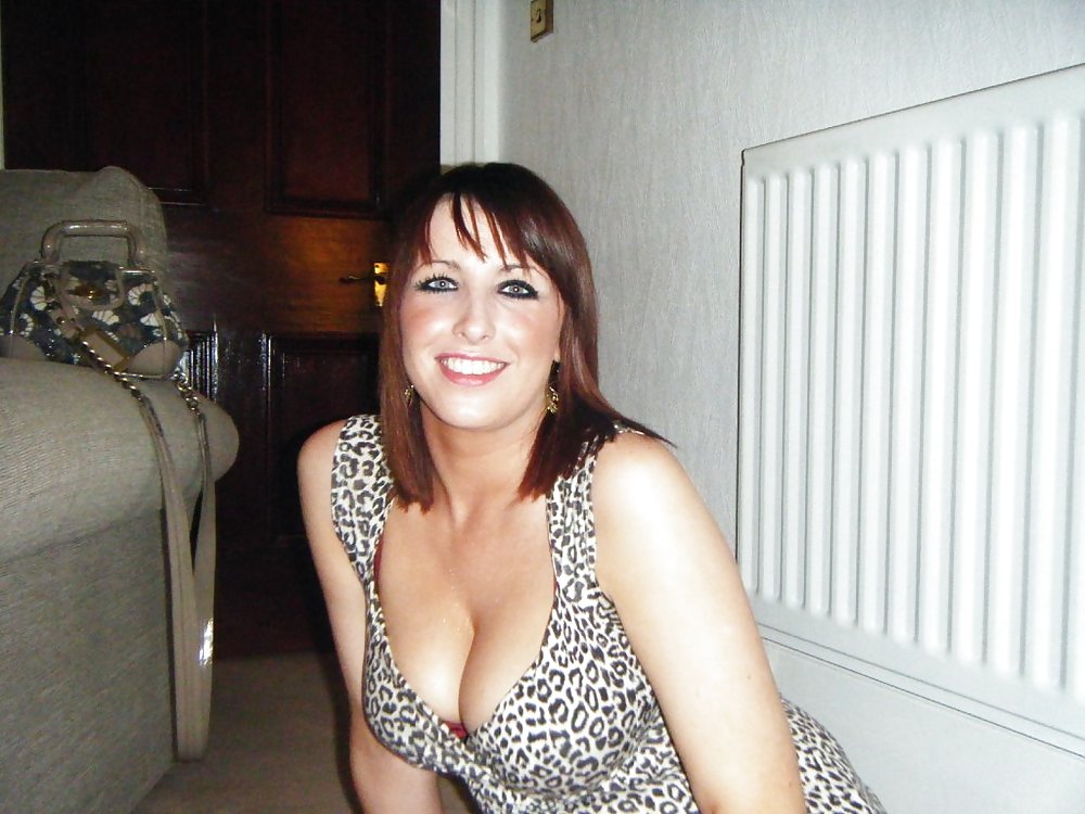 Porn image Teen cleavage
