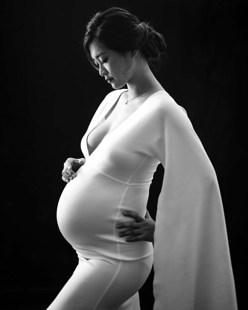 Pregnant Cosplay- 4 Photos 