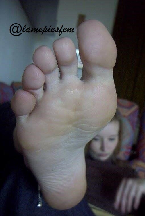 Best Girl Feet 03 - 21 Photos 