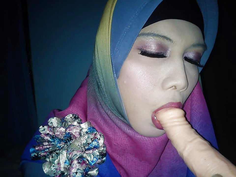 Beautiful muslim hijab girl gives a deep throat cum in mouth tnaflix porn pics