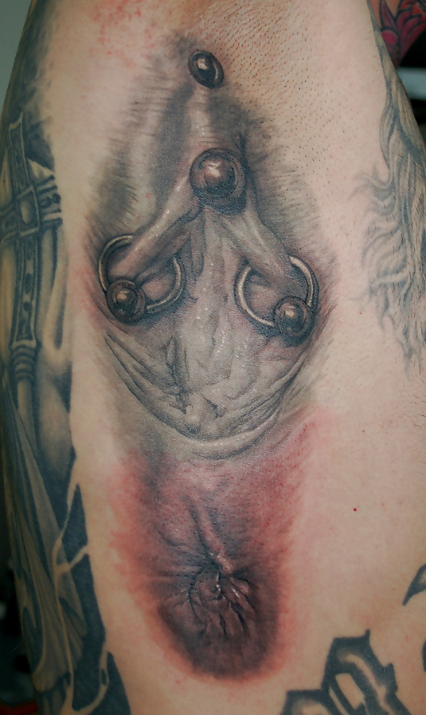 Tattoo anal pierced