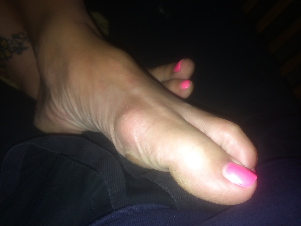 Porn image wifes toes in pink and blue
