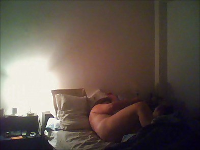 desnudita en la cama