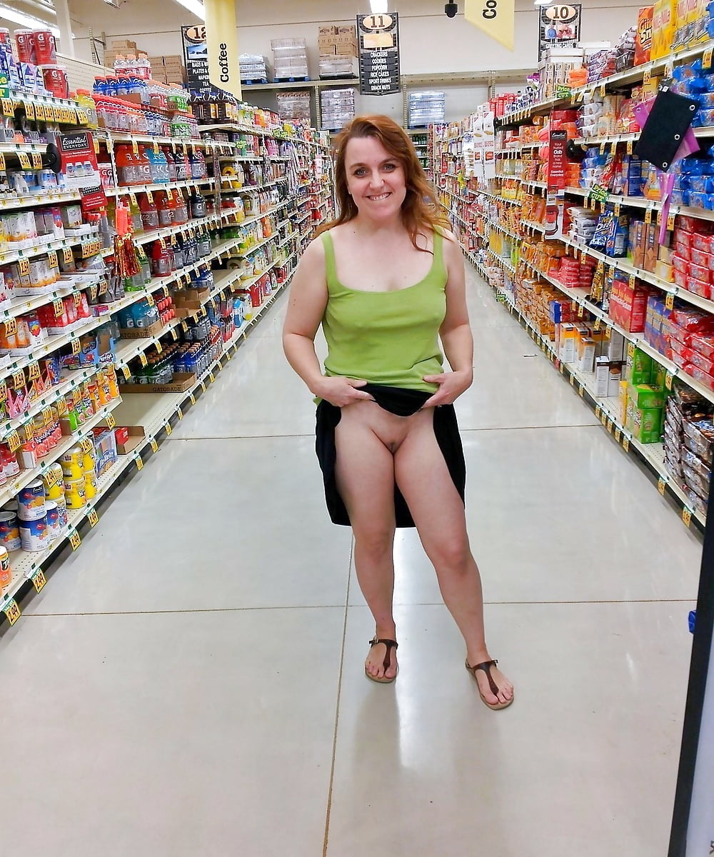 Flashing pussy in grocery aisle - dobriided.ru 