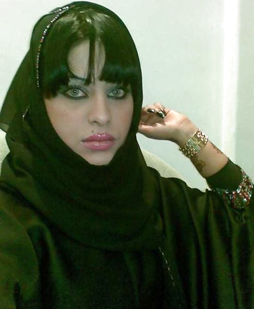 Porn image Non-porno Arab girl, with or without hijab  II