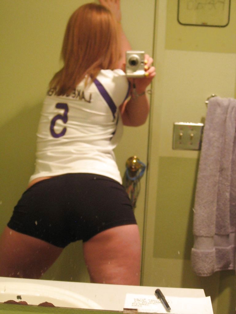 Porn image if she's here, it's fake 09