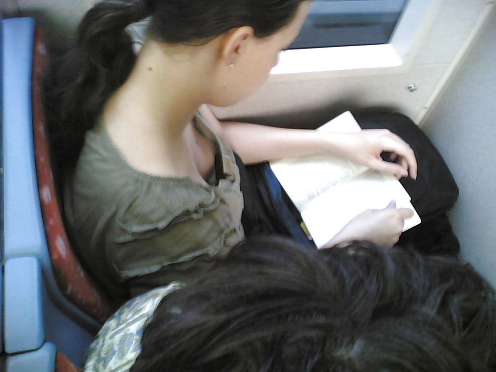 Porn image quel que decolleter dans les transport public