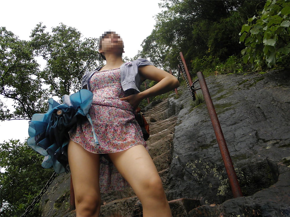 Porn image Chinese milf outdoor flashing