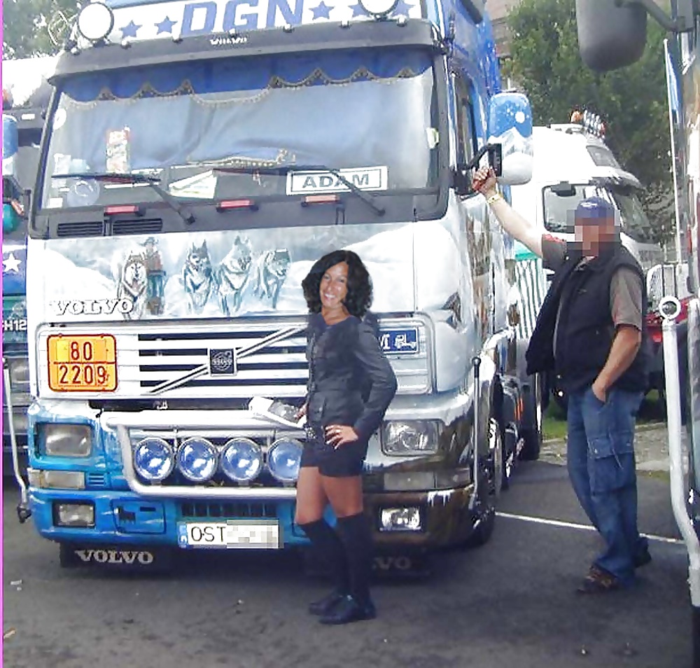 Porn image Adriana fucked in the car