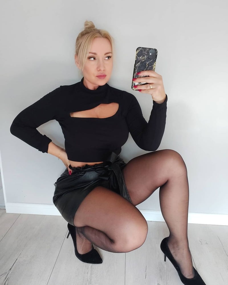 Amateur Dutch Anna with fat ass in nylon so hot - 34 Photos 