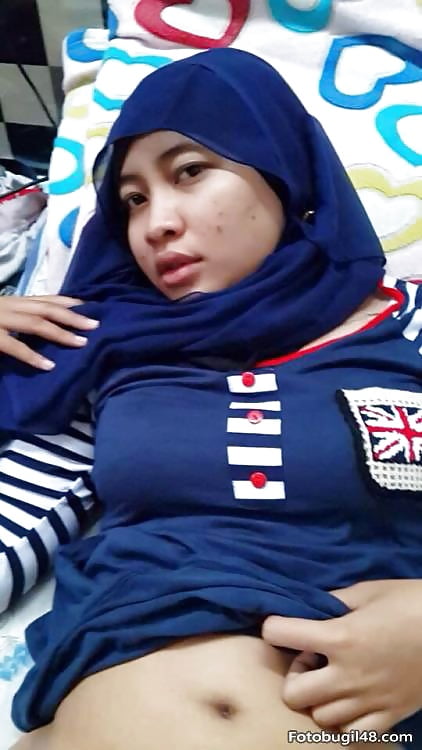 Porn image Tubuh Cewek Hijab Digrepe Pasrah