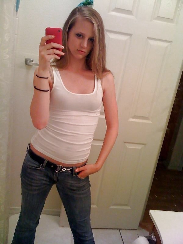 Porn image Horny girls in jeans L