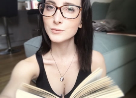 hot pics   lou nesbit lia louise         