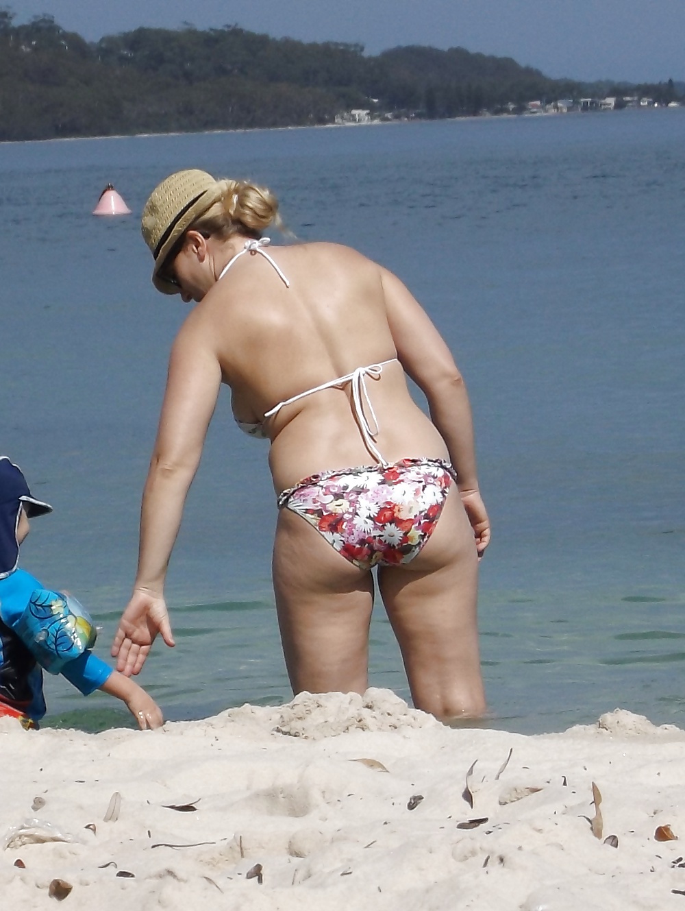 Porn image sexy mom at the beach