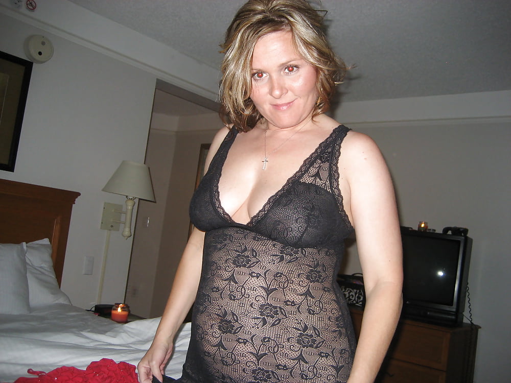 Porn image Sexy Busty Mature Milf Joanne