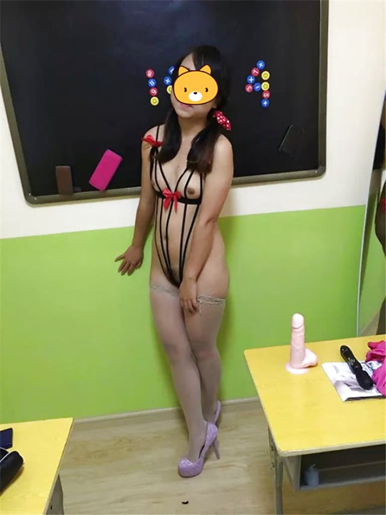Porn image Chinese college girl exposed