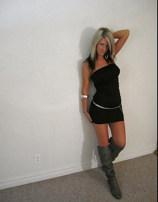 Porn image chienne en bottes