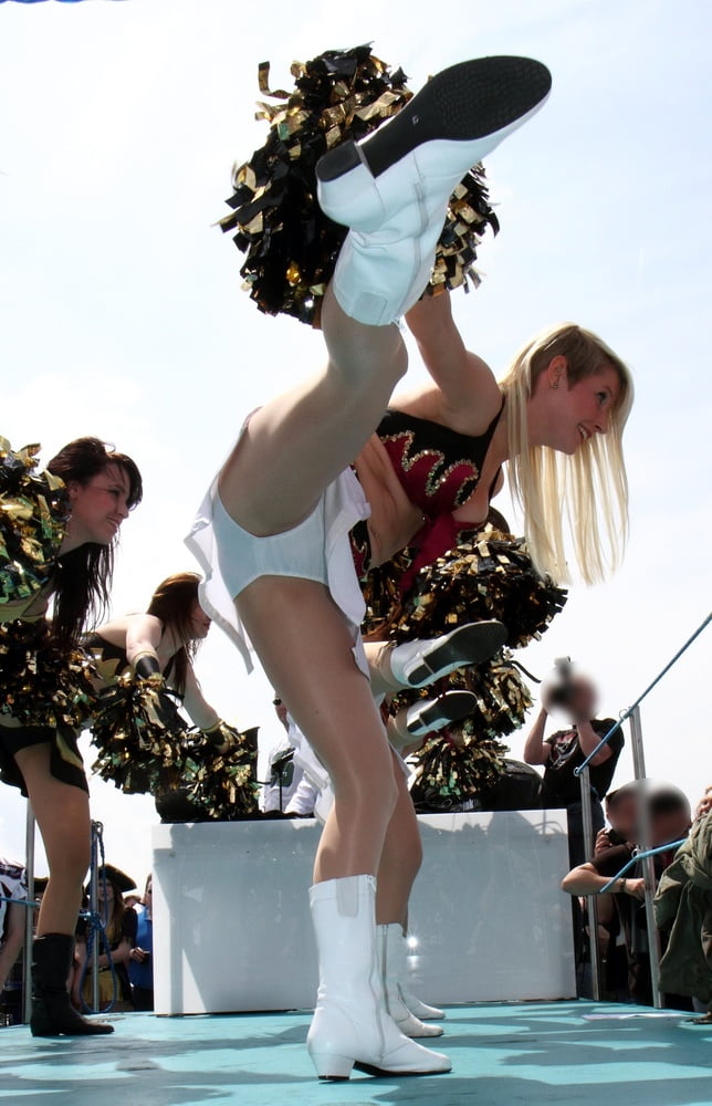 European Cheerleaders in Pantyhose Part 4 - 43 Photos 