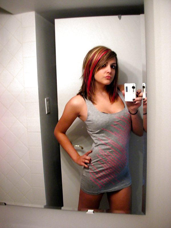 Porn image if she's here, it's fake 15