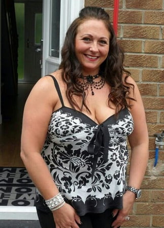 mature ladies braless cleavage pokies             