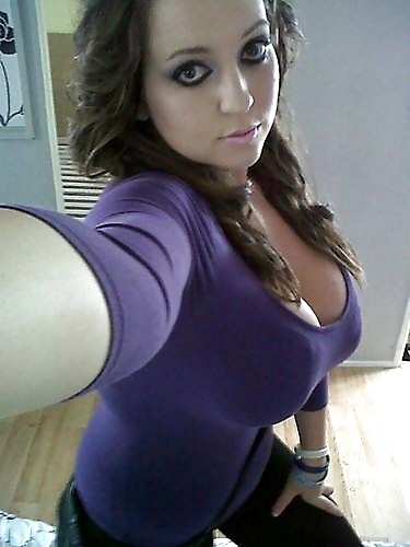 Porn image Huge Amatuer Tits in Tight Clothing