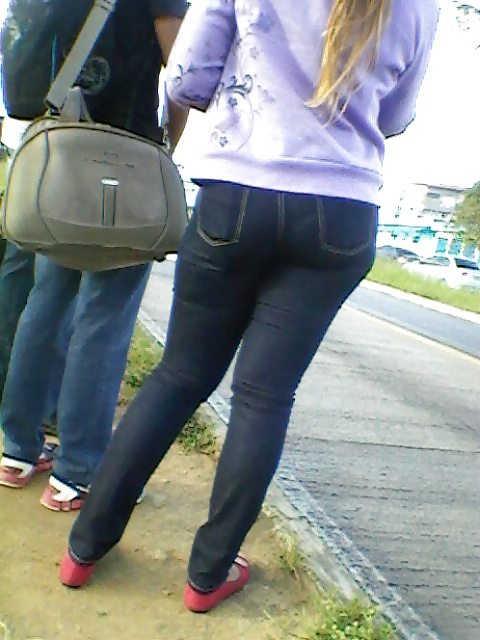 Porn image Rabuda no ponto do busao