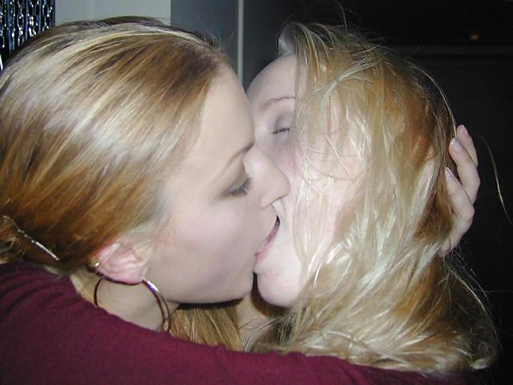 Porn image Girls Kiss