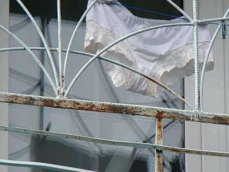 Knickers and panties on a clothesline! Amateur!