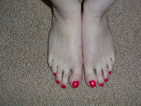 GF..feet n fingers. nail polish.