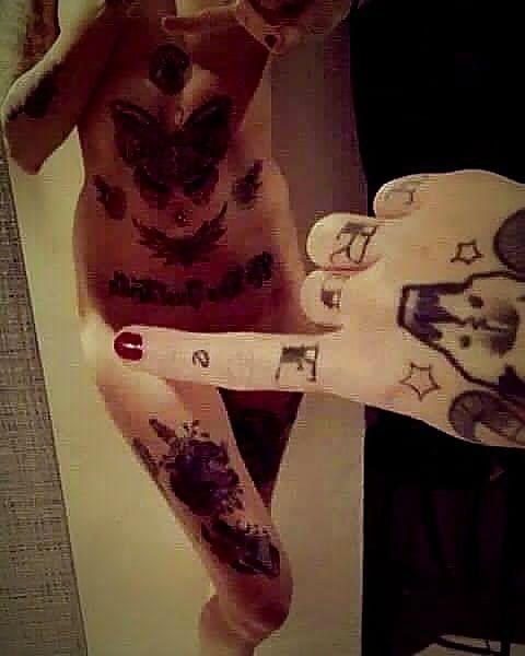 Porn image One Finger Sluts Selfie Mix