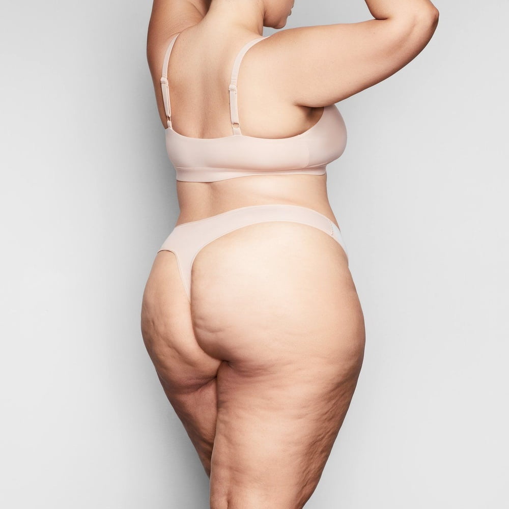 Erica Lauren - Fat Model, Huge Ass - 10 Photos 