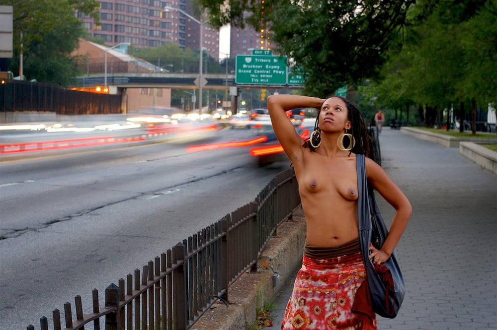 Amateur New York Topless In Public Fakehub 1