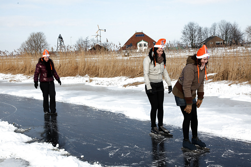 Porn image Julia,Elisa,Britt & Gylve on the Dutch Ice.