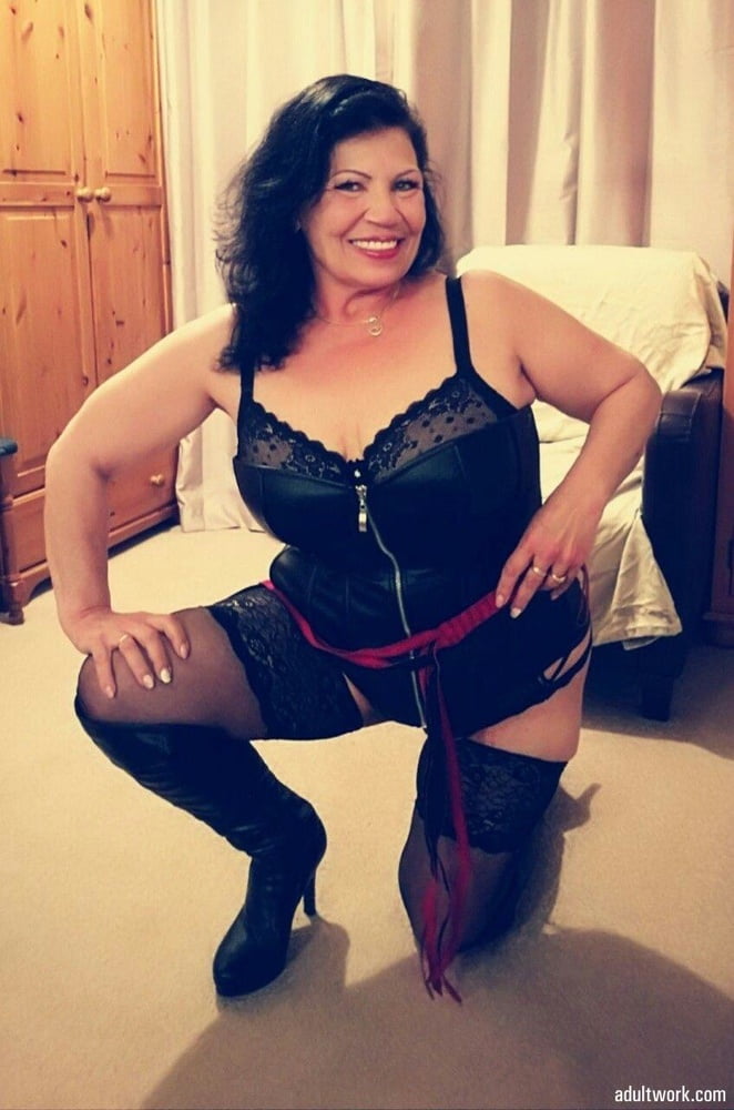 UK escort lady BUSTY SUE FOR you- 27 Photos 