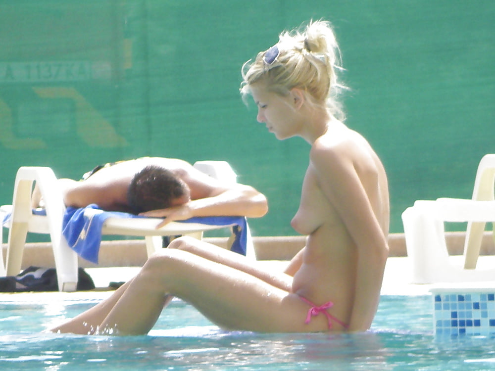 Porn image Girls on de beach 12