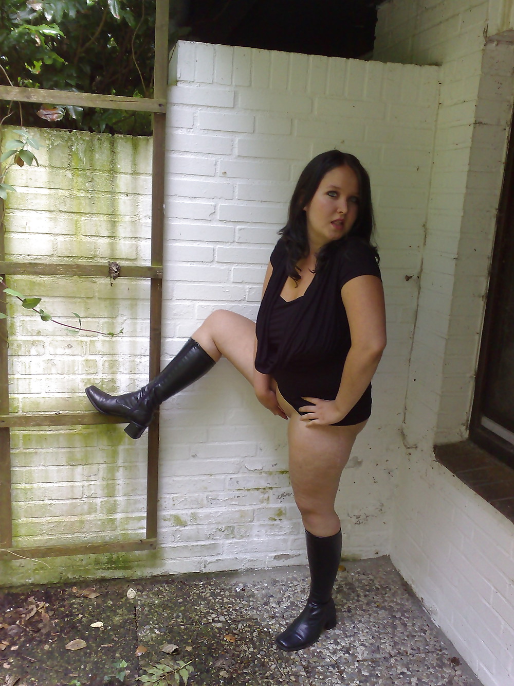 Porn image Busty Chubby Babe in Boots