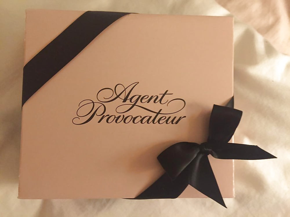 Porn image Busty eBay Seller #5