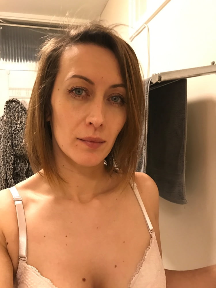 Selfies d'une amatrice et sa lingerie - 48 Photos 