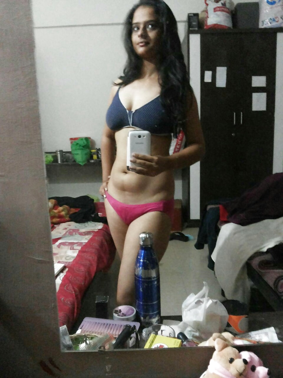 Porn image Sri Lankan Girl Leek Selfie - 1