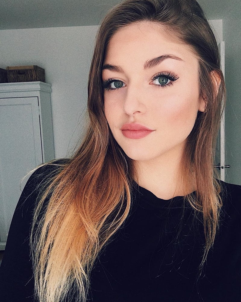 Porn image SOPHIA...a young sexy lesbian...