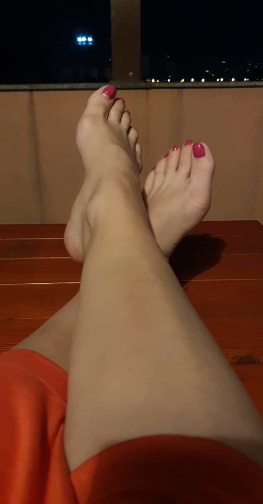 I love her feet and soles - 15 Photos 